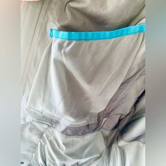 Arc’teryx Light Gray Hooded Jacket winter coat - Picture 9 of 16